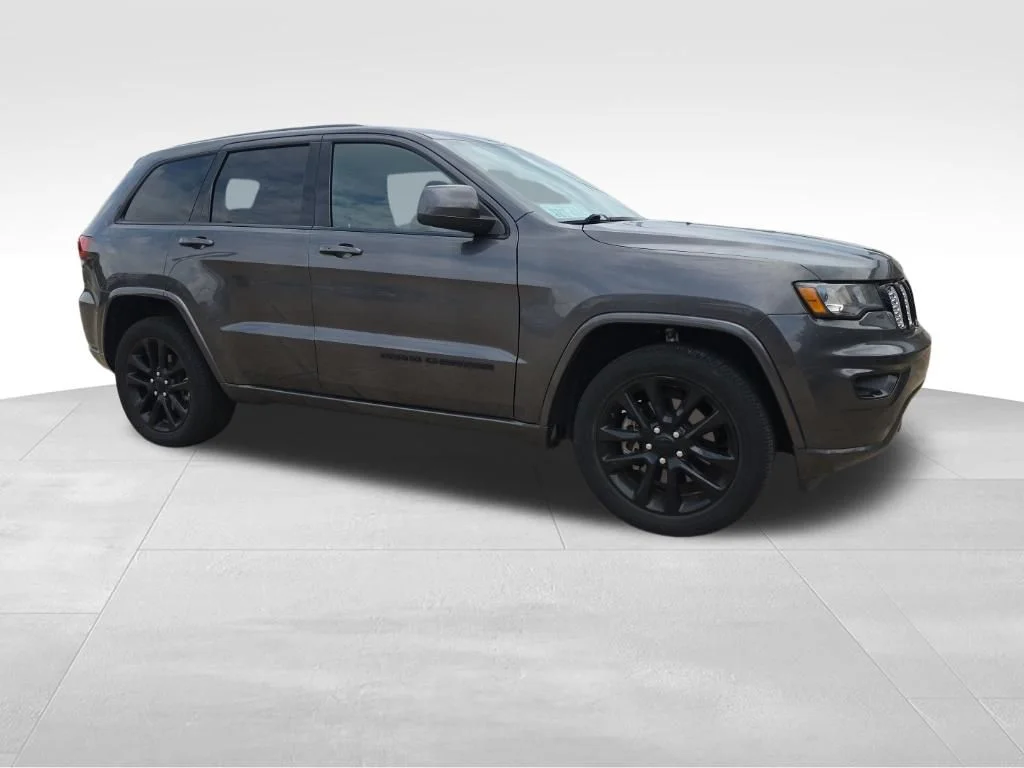 Used 2021 Gray Jeep Laredo X image 4