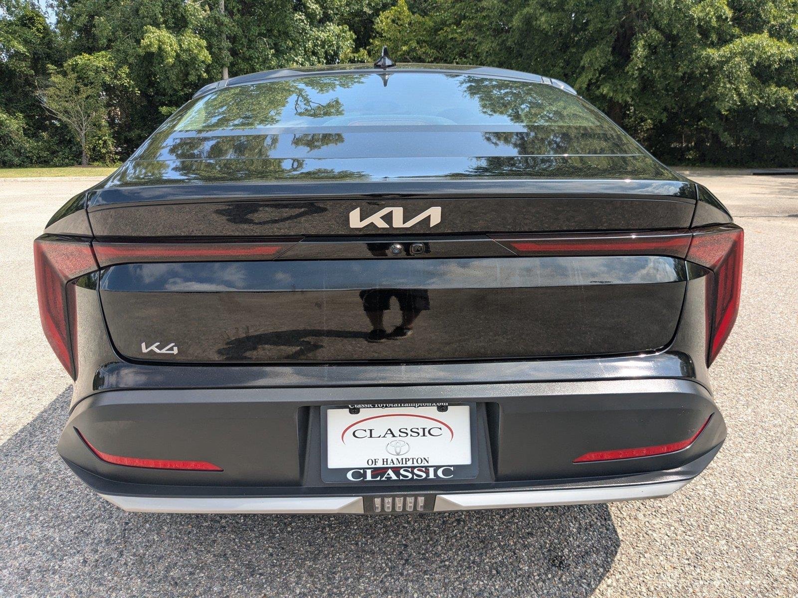 Used 2025 Aurora Black Pearl Kia EX image 5