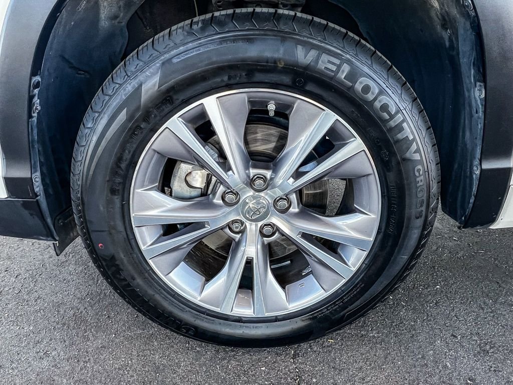 Used 2015 Blizzard Pearl Toyota LE Plus V6 image 10