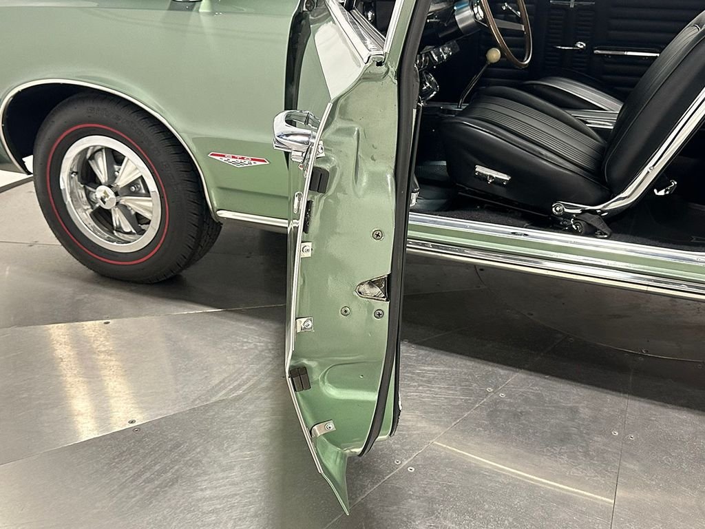 Used 1964 Green Pontiac  image 69