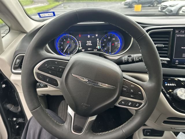 Used 2024 Black Chrysler Touring L image 13