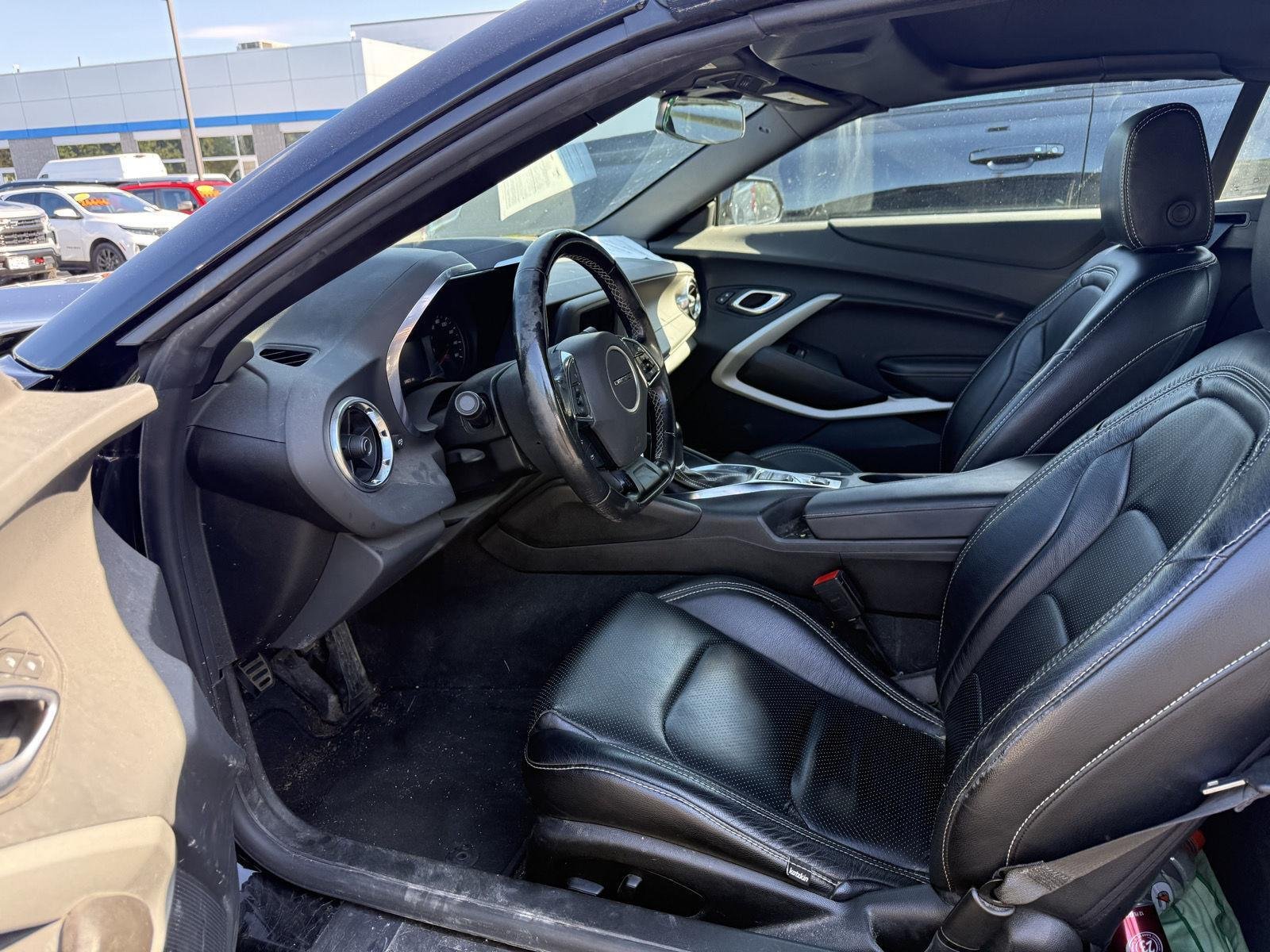 Used 2023  Chevrolet  image 3
