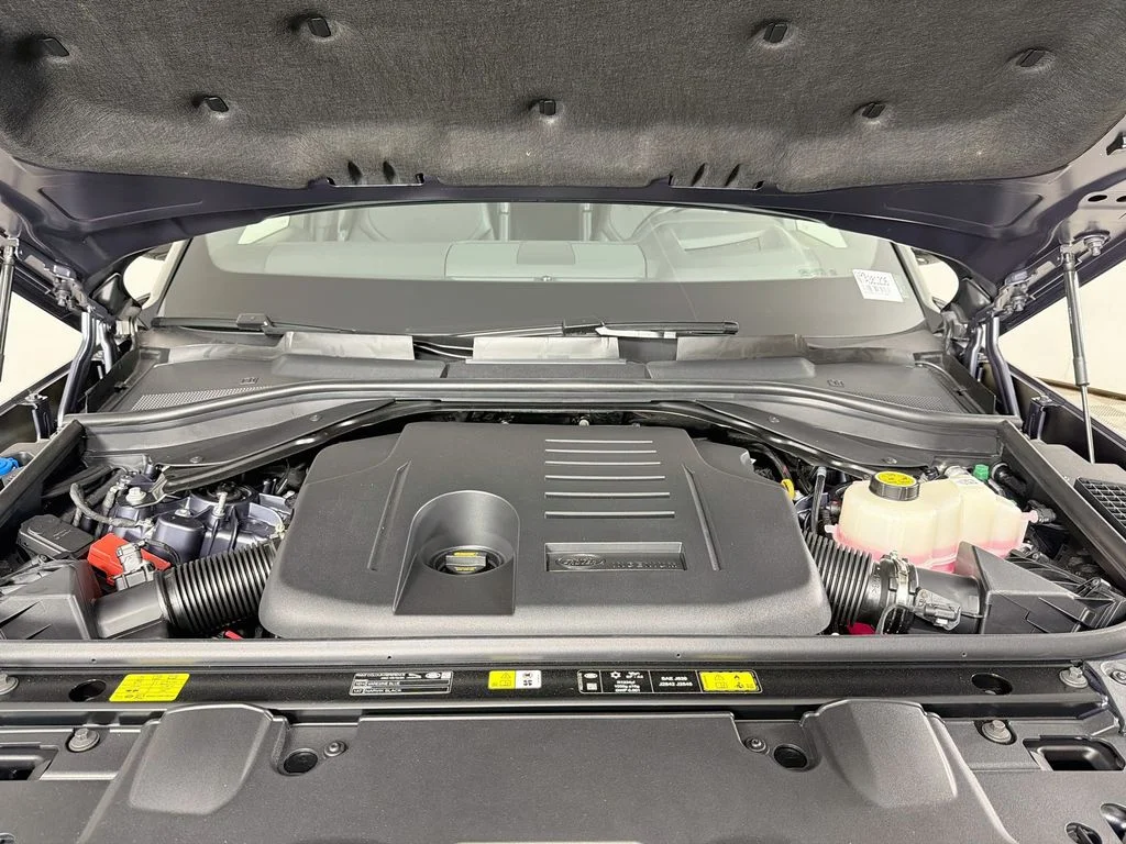 New 2026 Varesine Blue Land Rover SE 7 Seats image 32
