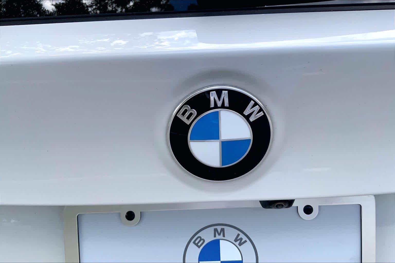 Used 2022 Mineral White Metallic BMW xDrive30i image 30