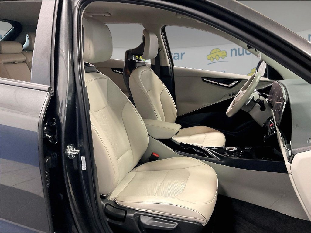 Used 2023 Gray Kia Wind image 11