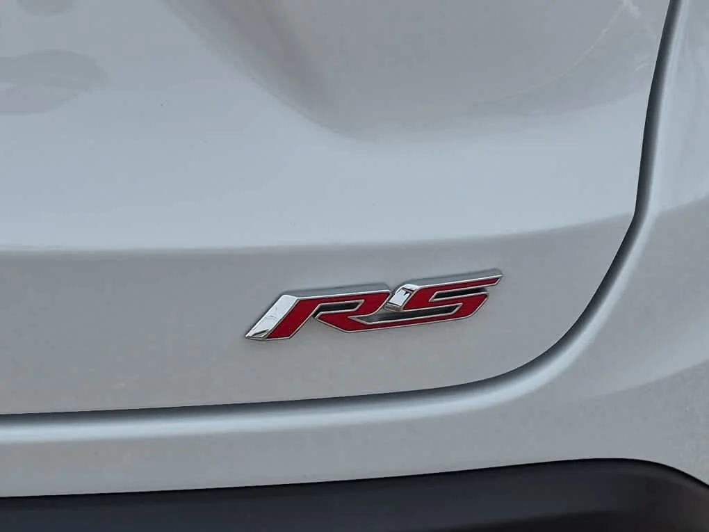 Used 2025 Summit White Chevrolet 2RS image 22
