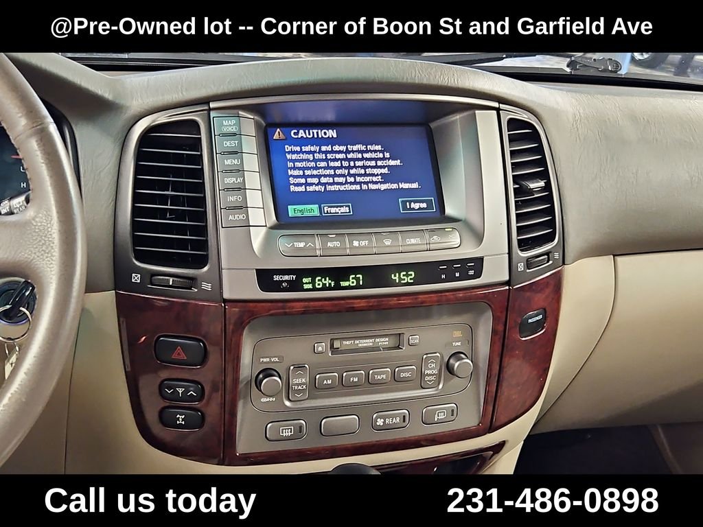 Used 2004  Toyota Base image 18