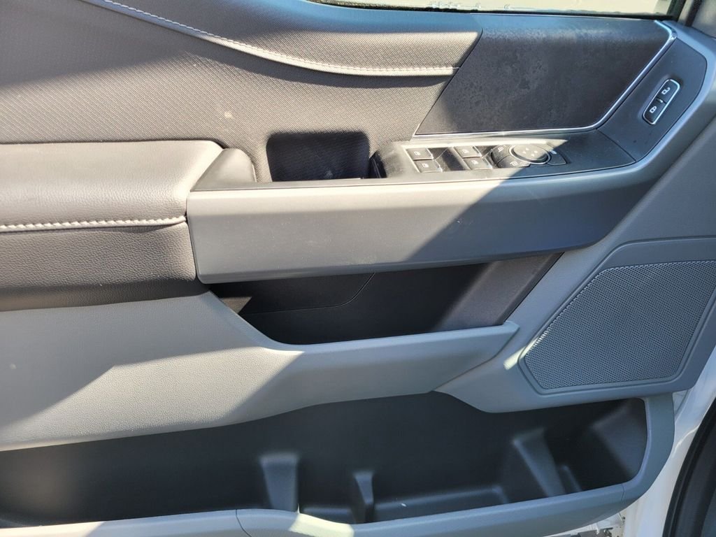 New 2025 Oxford White Ford XLT image 44