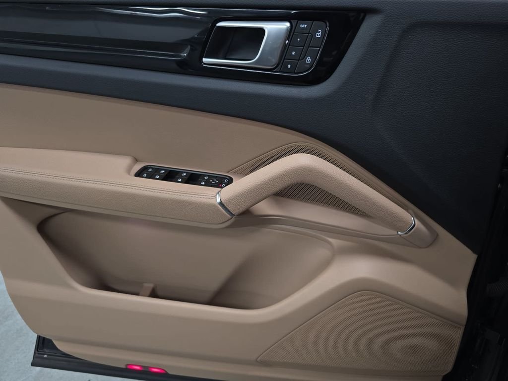 Certified Used 2023  Porsche Base image 23