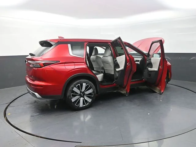 Used 2025  Mitsubishi SE image 46