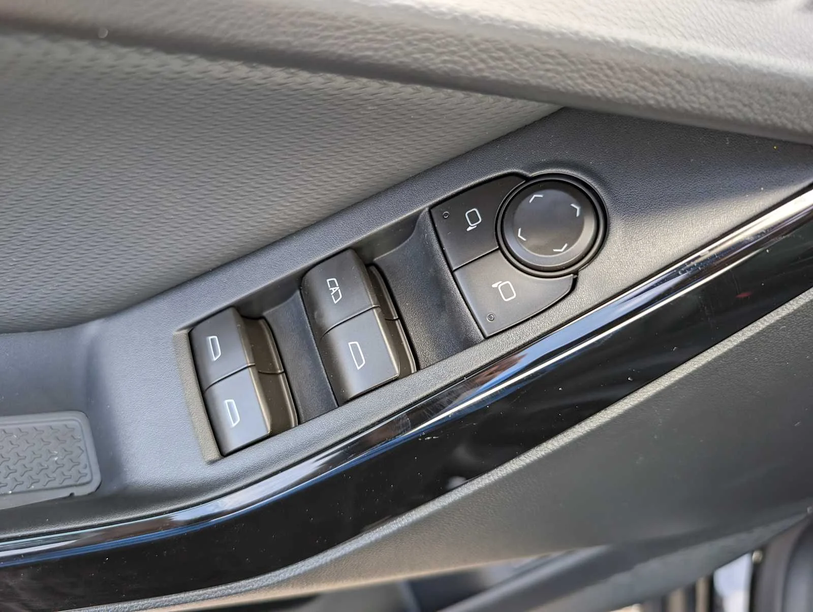 2026 Chevrolet Equinox LT - Photo 31