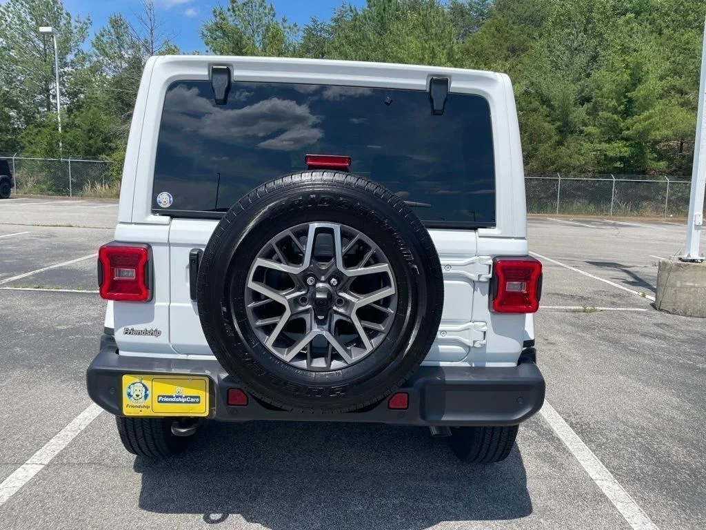 Used 2024 White Jeep Sahara image 4