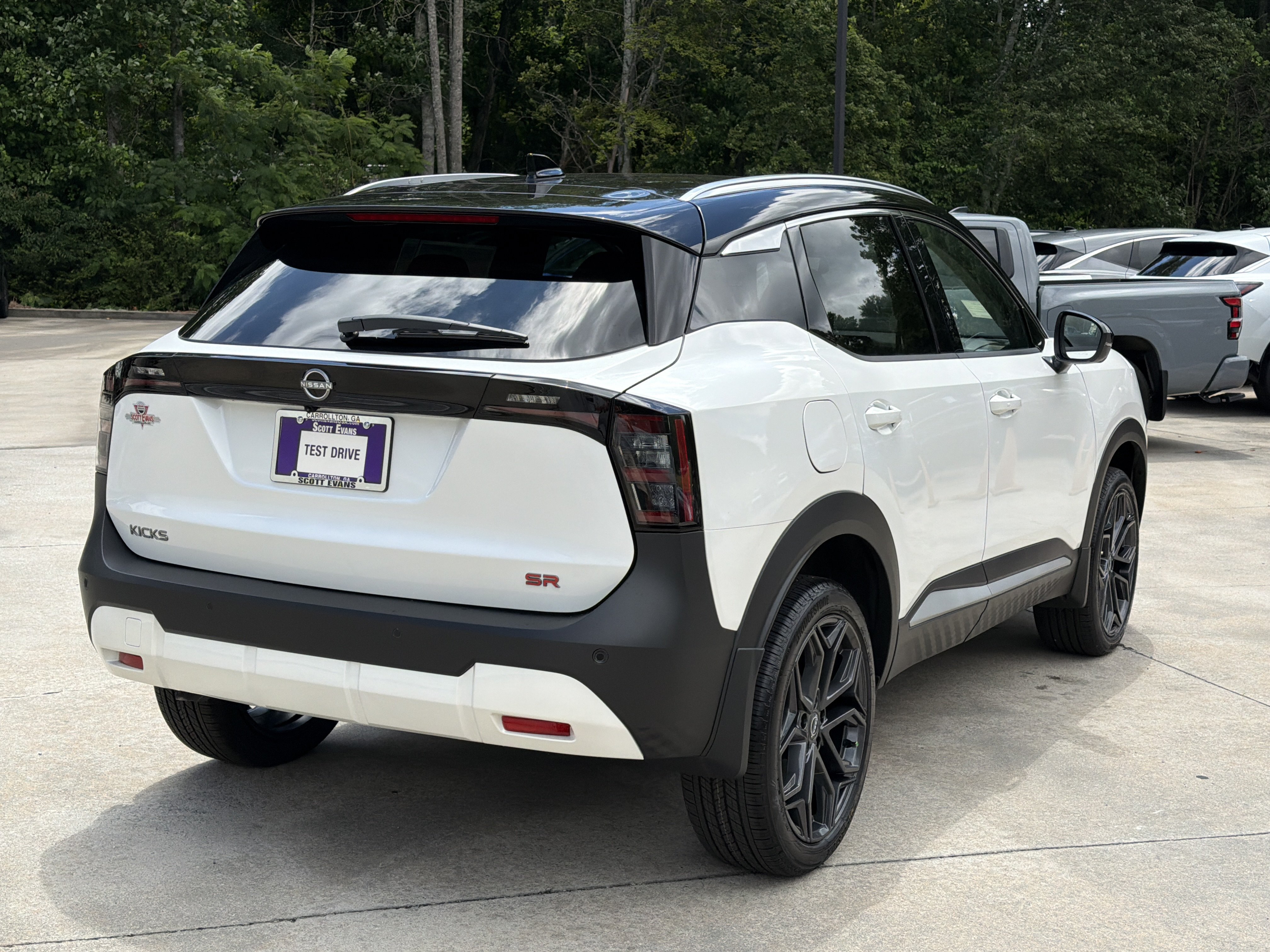 New 2026 Aspen White Tricoat/Super Black Nissan SR image 8