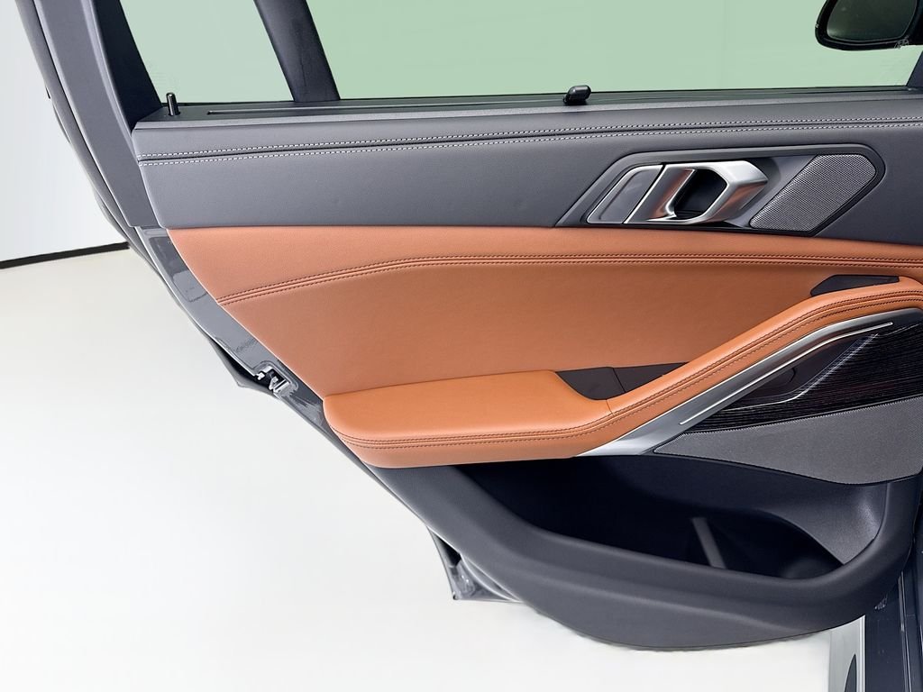 New 2027 Gray Metallic BMW xDrive40i image 25