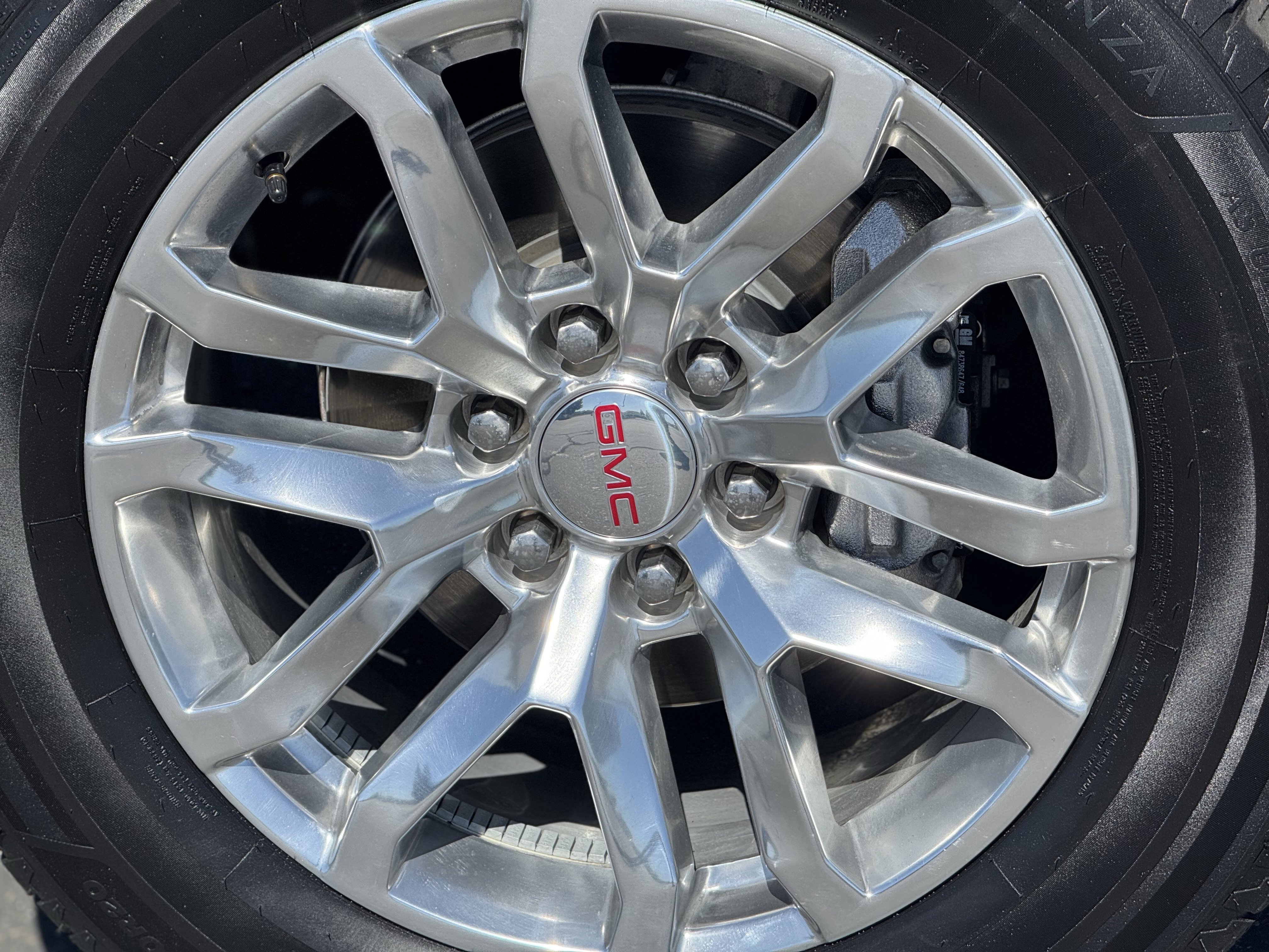 2022 GMC Yukon SLT photo 3