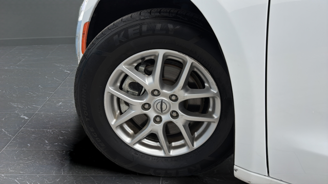 Used 2023 Bright White Clearcoat Chrysler Touring L image 34
