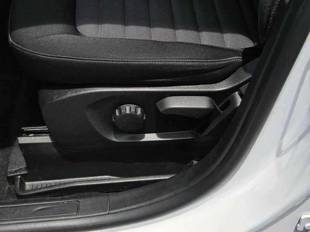 Used 2023 Oxford White Ford SE image 24
