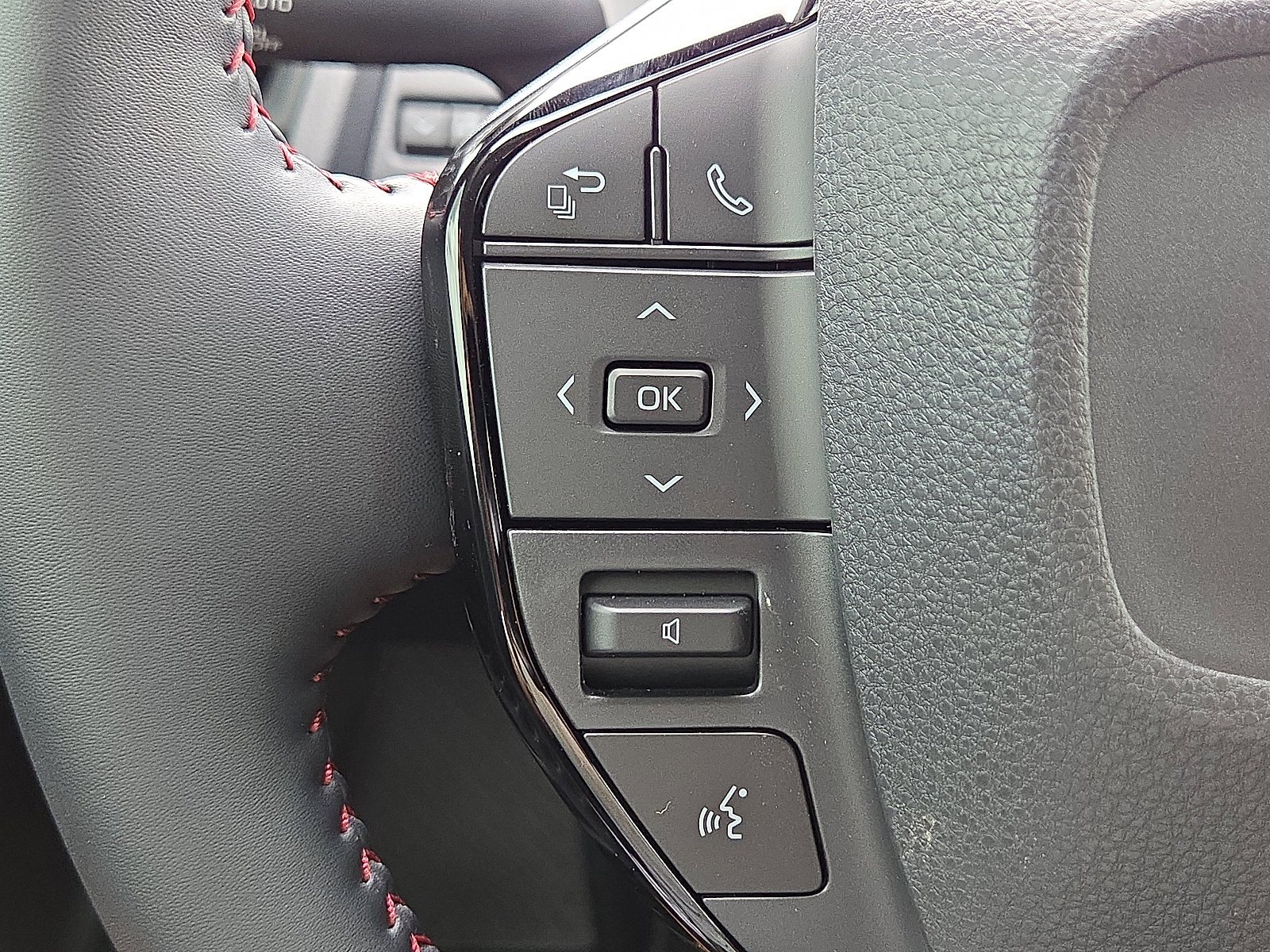 2026 Toyota Prius Plug-in Hybrid XSE - Photo 12