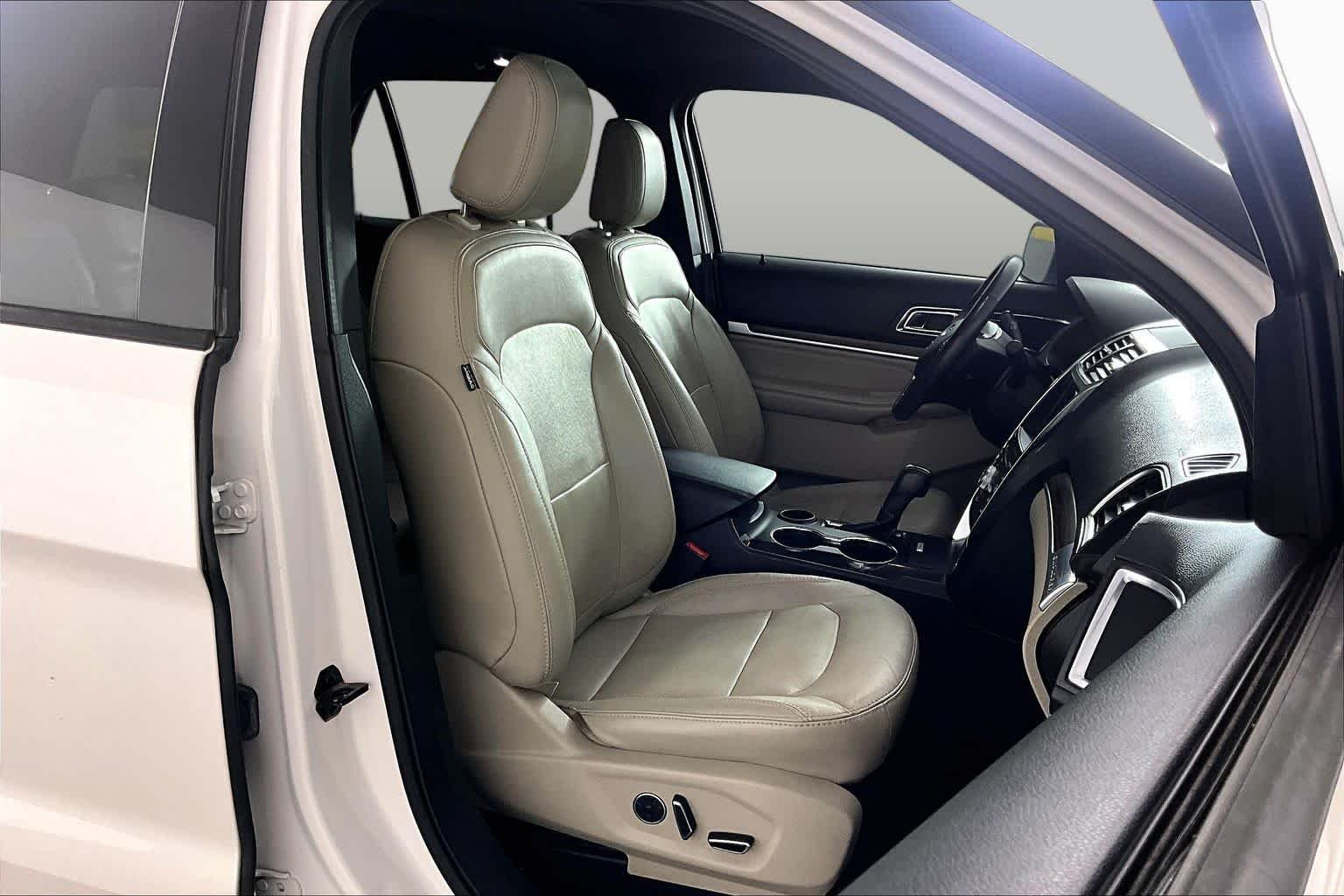 Used 2018 White Platinum Metallic Tri-Coat Ford Limited image 7