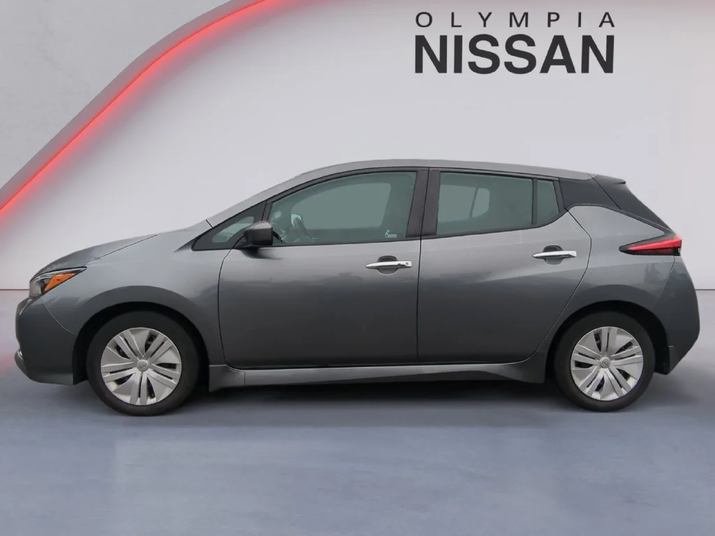 Used 2023 Gray Nissan S image 3