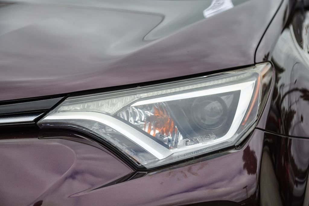 2017 Toyota RAV4 LE - Photo 10