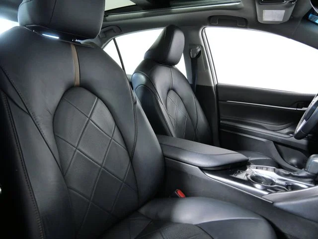 Used 2018 Gray Toyota XLE image 12