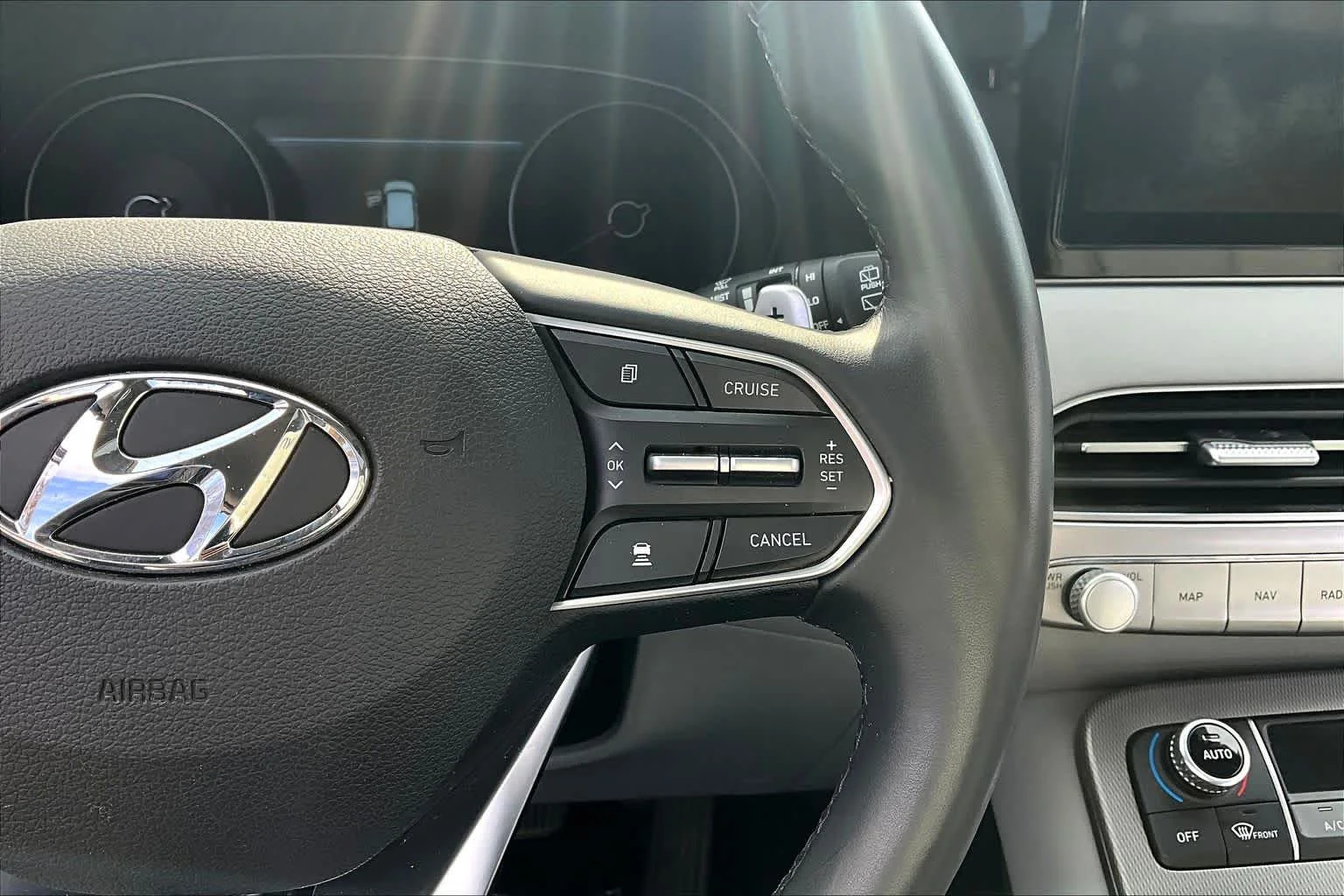 Used 2020 Hyper White Hyundai SEL image 25