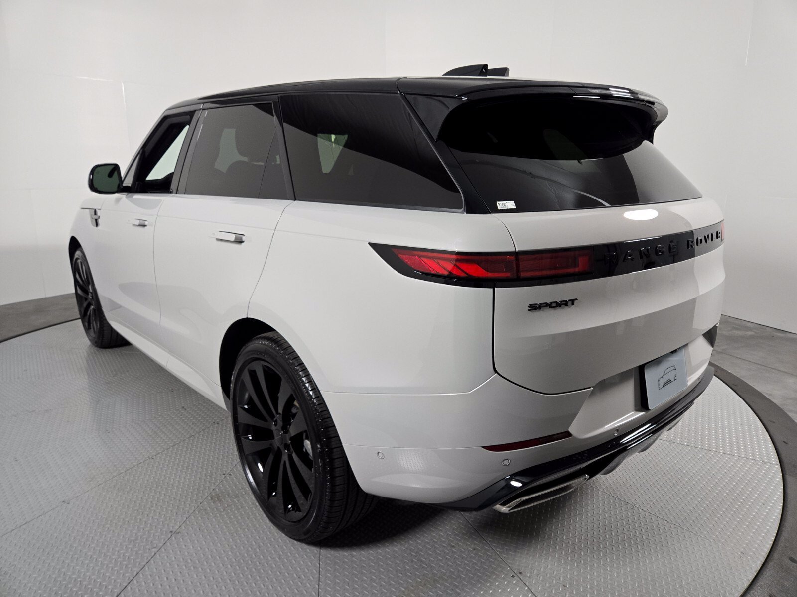 New 2027 Borasco Grey Land Rover Dynamic SE image 17