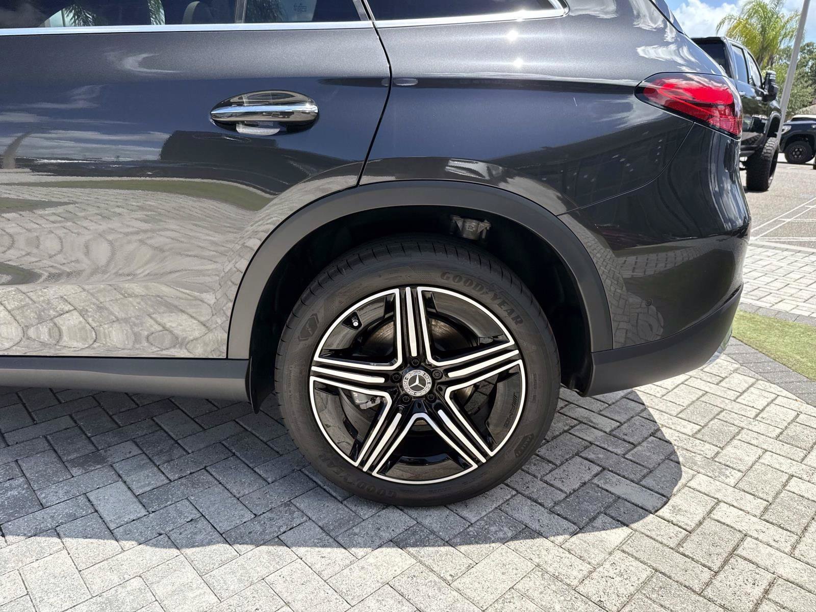 New 2027 Gray Metallic Mercedes-Benz 300 SUV image 10