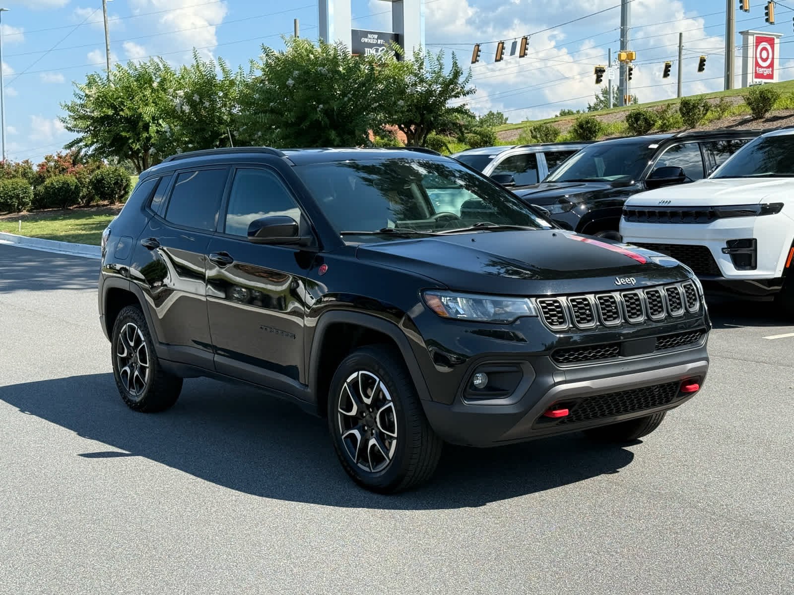 Used 2024 Diamond Black Crystal Pearlcoat Jeep Trailhawk image 7