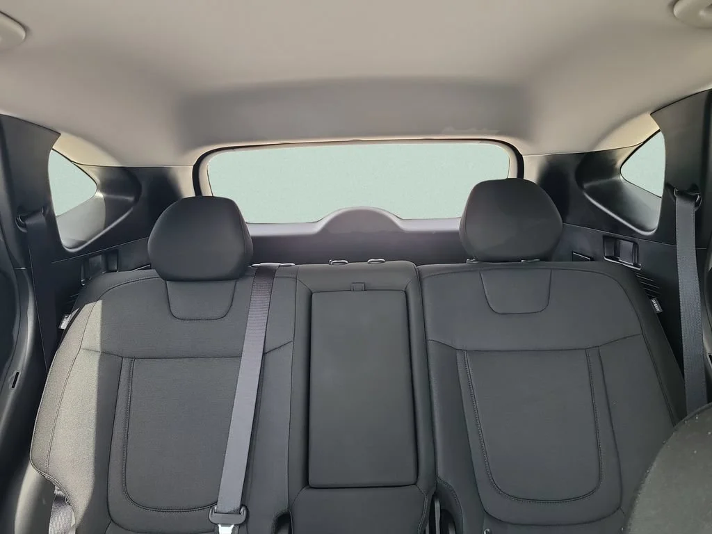 Used 2025 White Hyundai SEL image 10