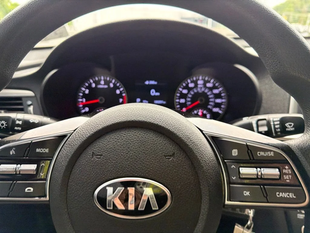 Used 2020 Sparkling Silver Kia LX image 16