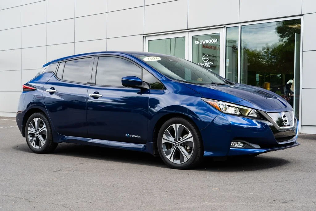 Used 2018 Blue Nissan SL image 1