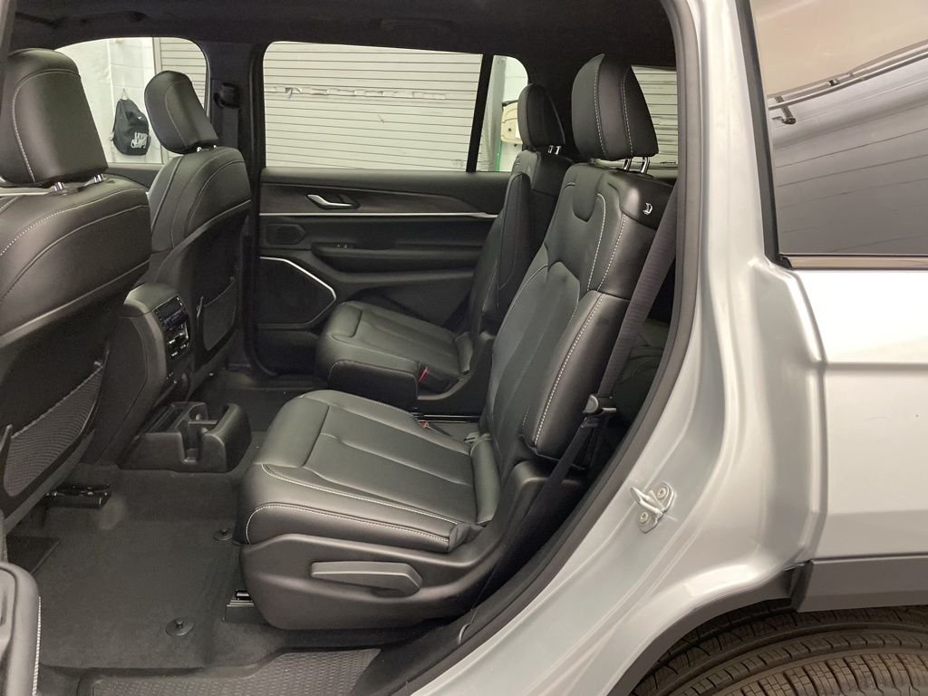 New 2026 Silver Zynith Exterior Paint Jeep Limited image 17