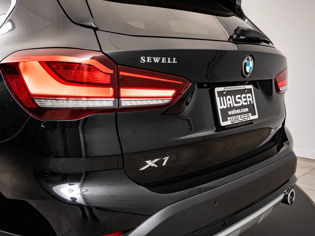 Used 2021 Black Sapphire Metallic BMW sDrive28i image 20