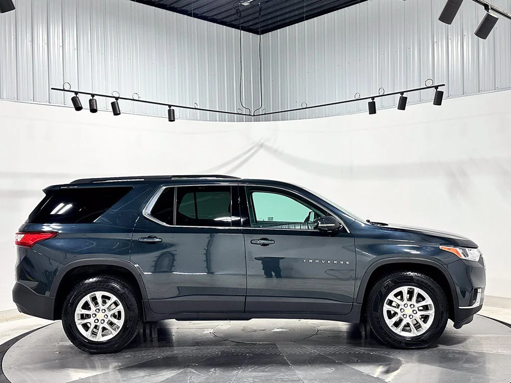 Used 2020 GRAPHITE METALLIC Chevrolet LT Leather image 10