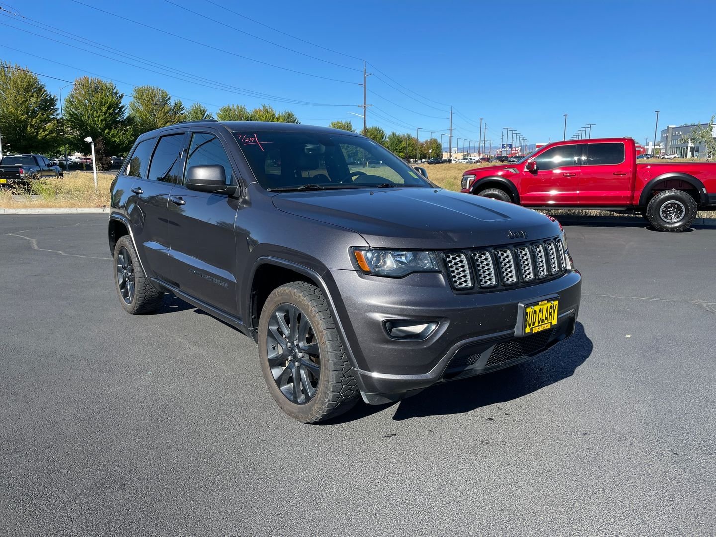 Used 2018 Gray Jeep Altitude image 1