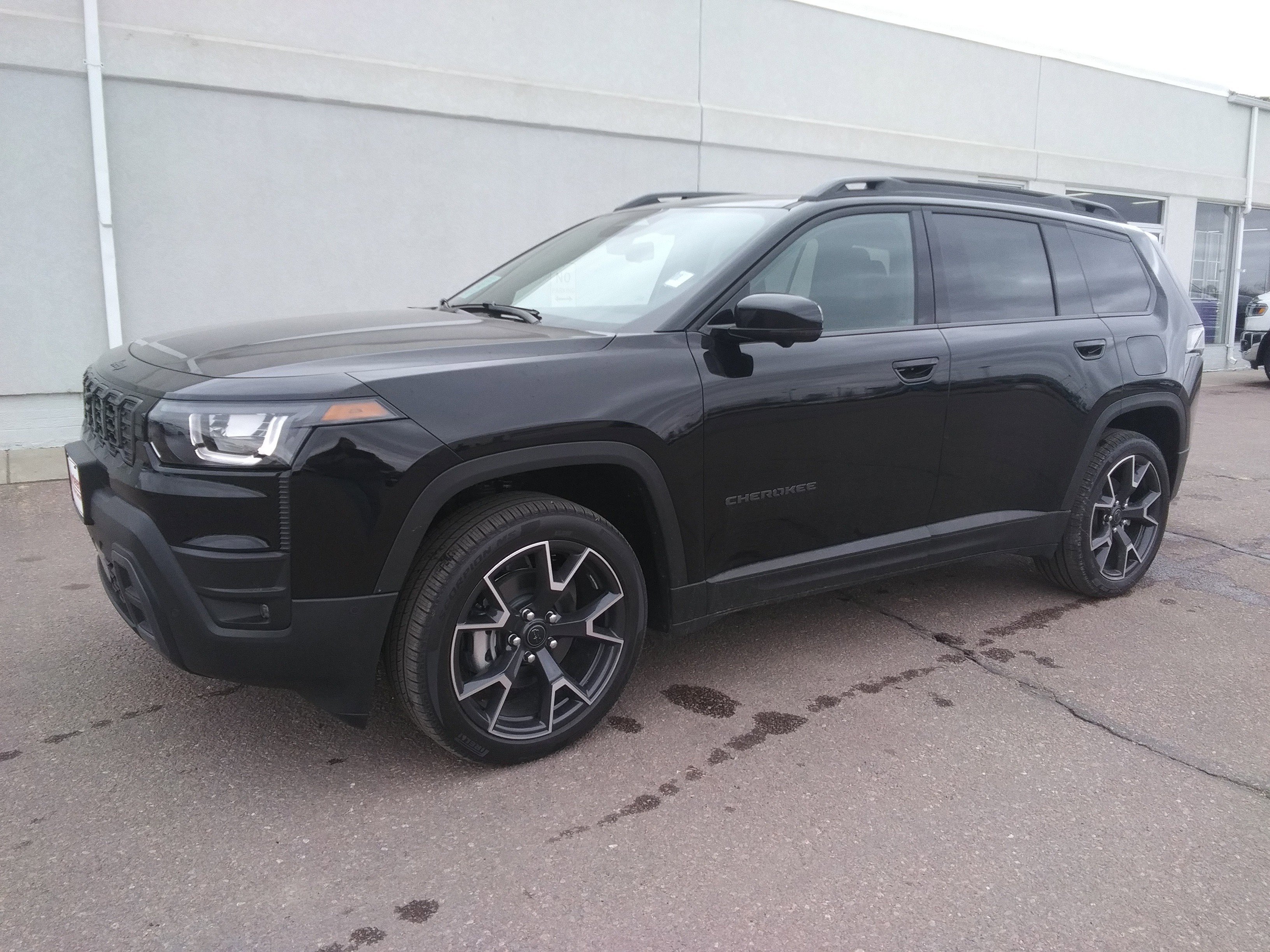 New 2026 Diamond Black Crystal Pearl-Coat Exterior Paint Jeep Overland image 2