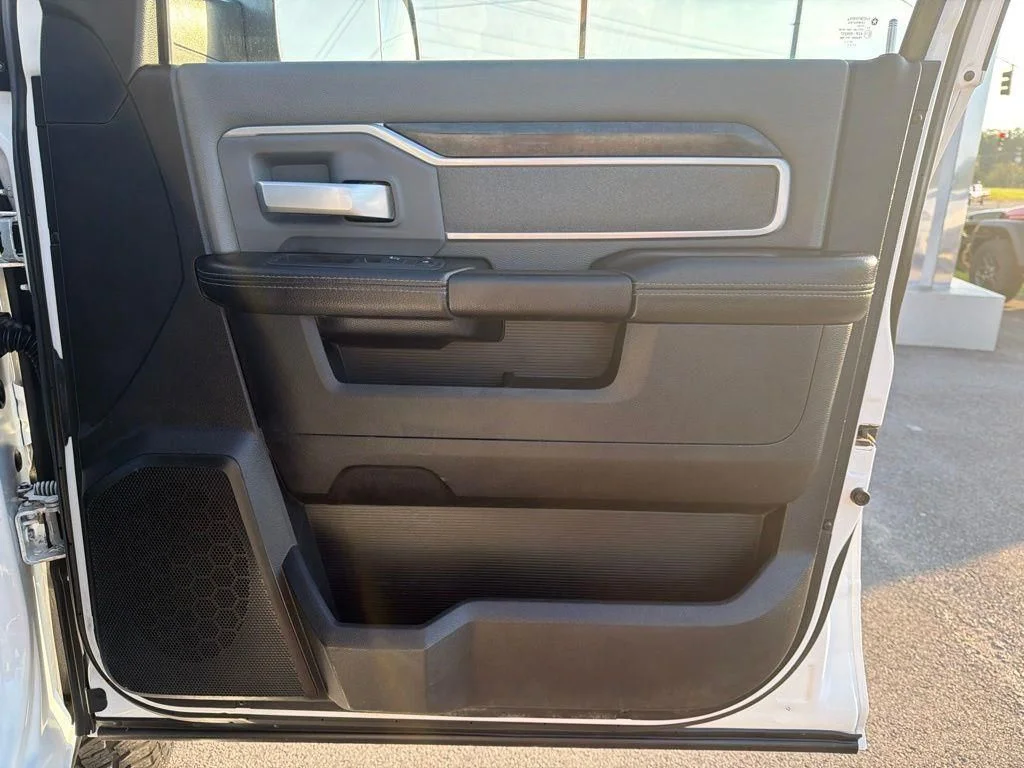 Used 2022 White Ram Big Horn image 21