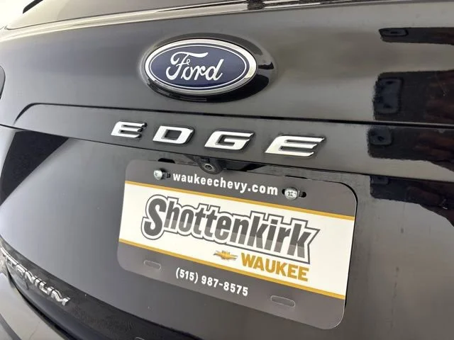Used 2022  Ford Titanium image 32