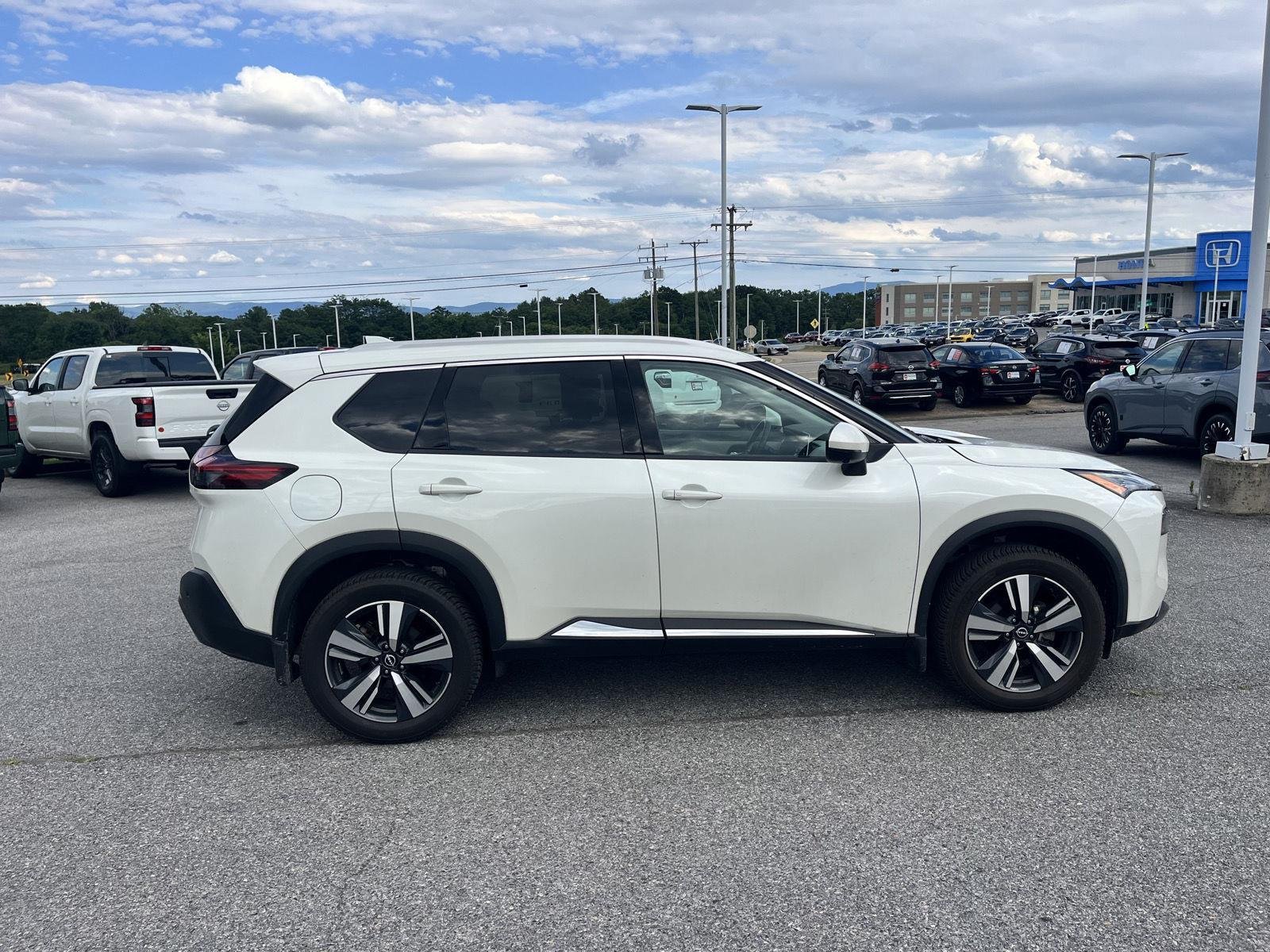 Used 2023 Pearl White Tricoat Nissan SL image 8