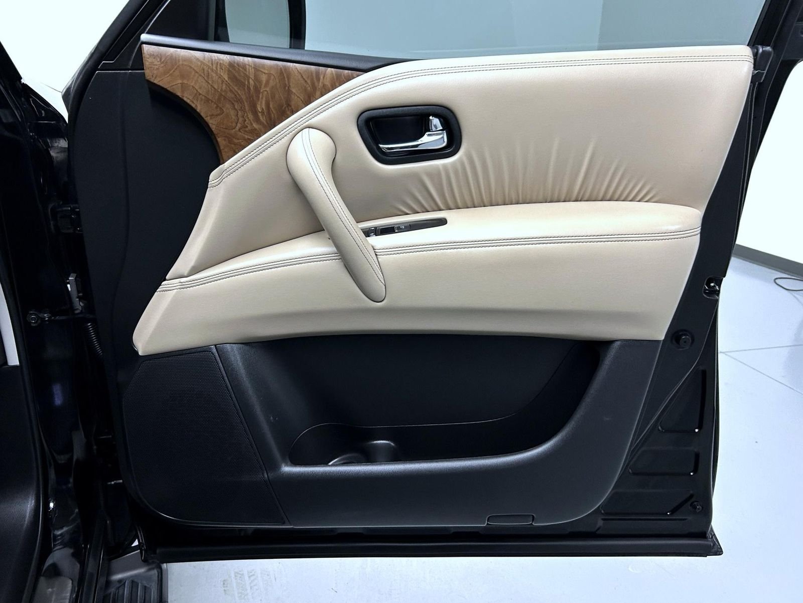 Used 2023 Black Nissan SL image 16