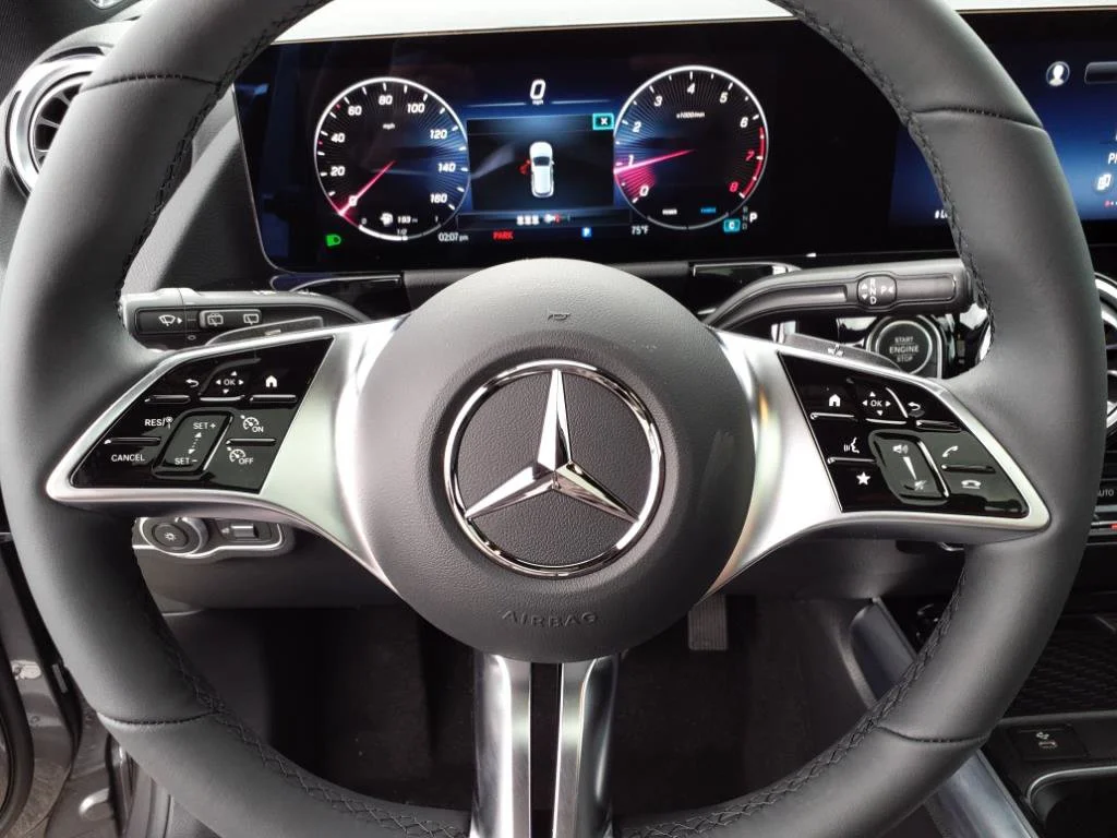 Used 2025 Mountain Grey Met Mercedes-Benz GLA 250 image 14