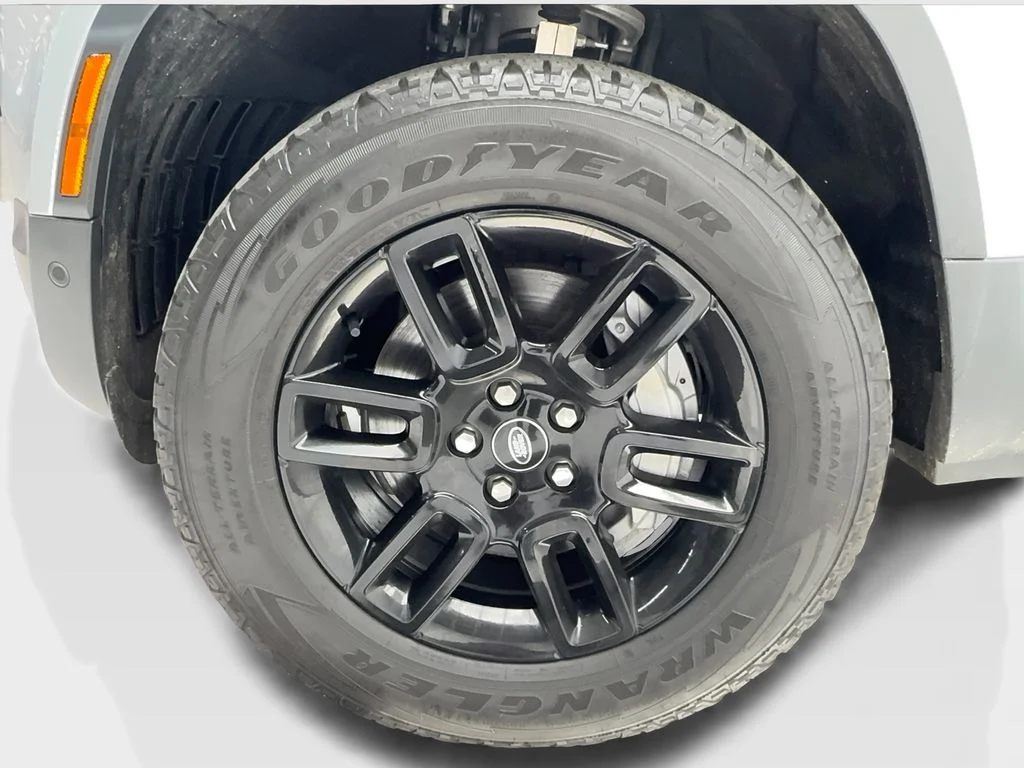 Used 2024 Silver Land Rover S image 12
