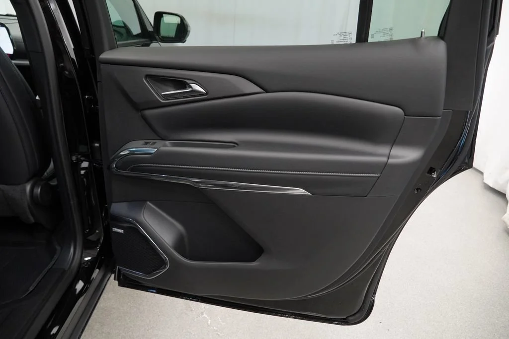 New 2027 Mosaic Black Metallic Chevrolet LT image 28