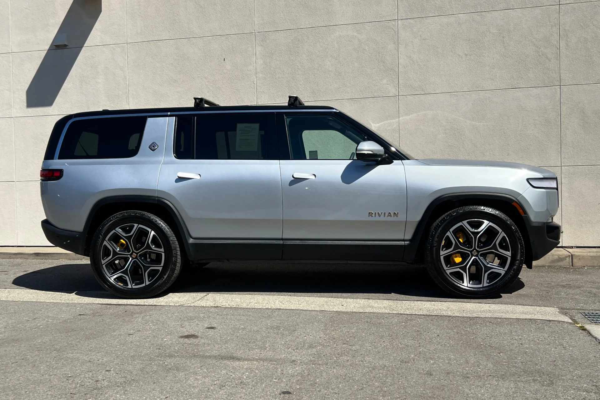 Used 2023 LA Silver Rivian Adventure image 8
