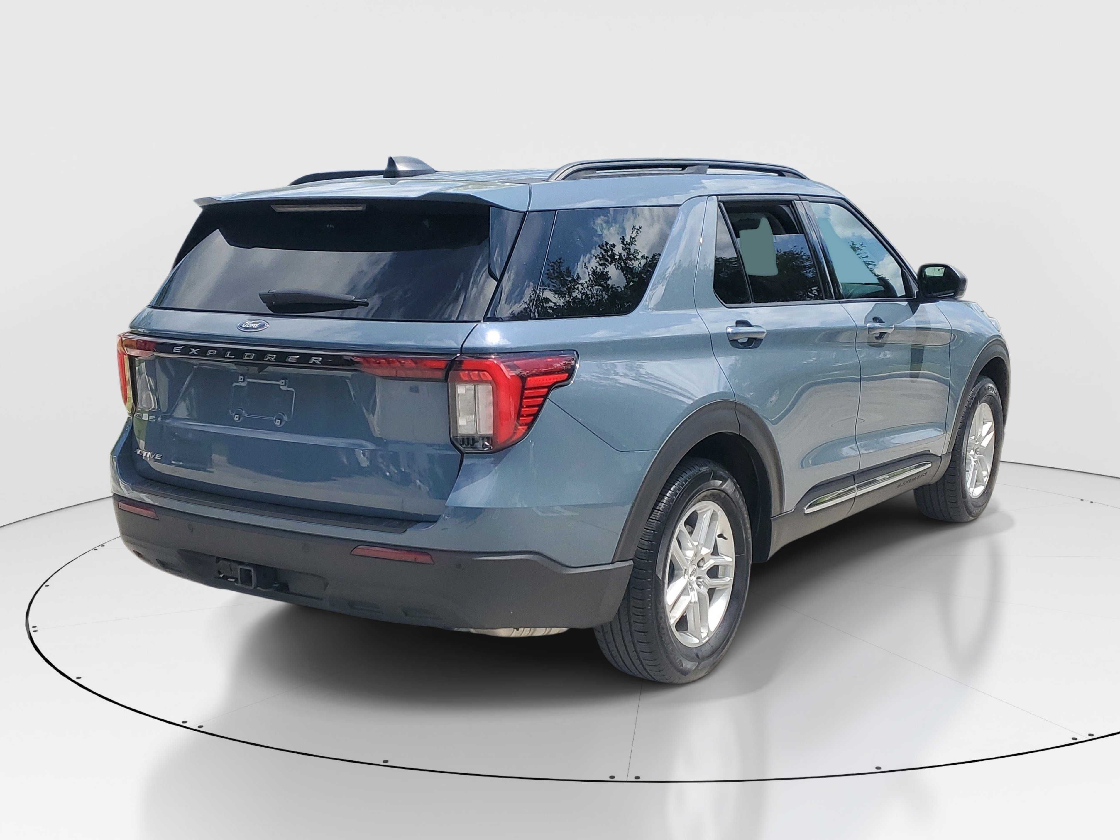 Used 2025 Vapor Blue Ford Active image 3