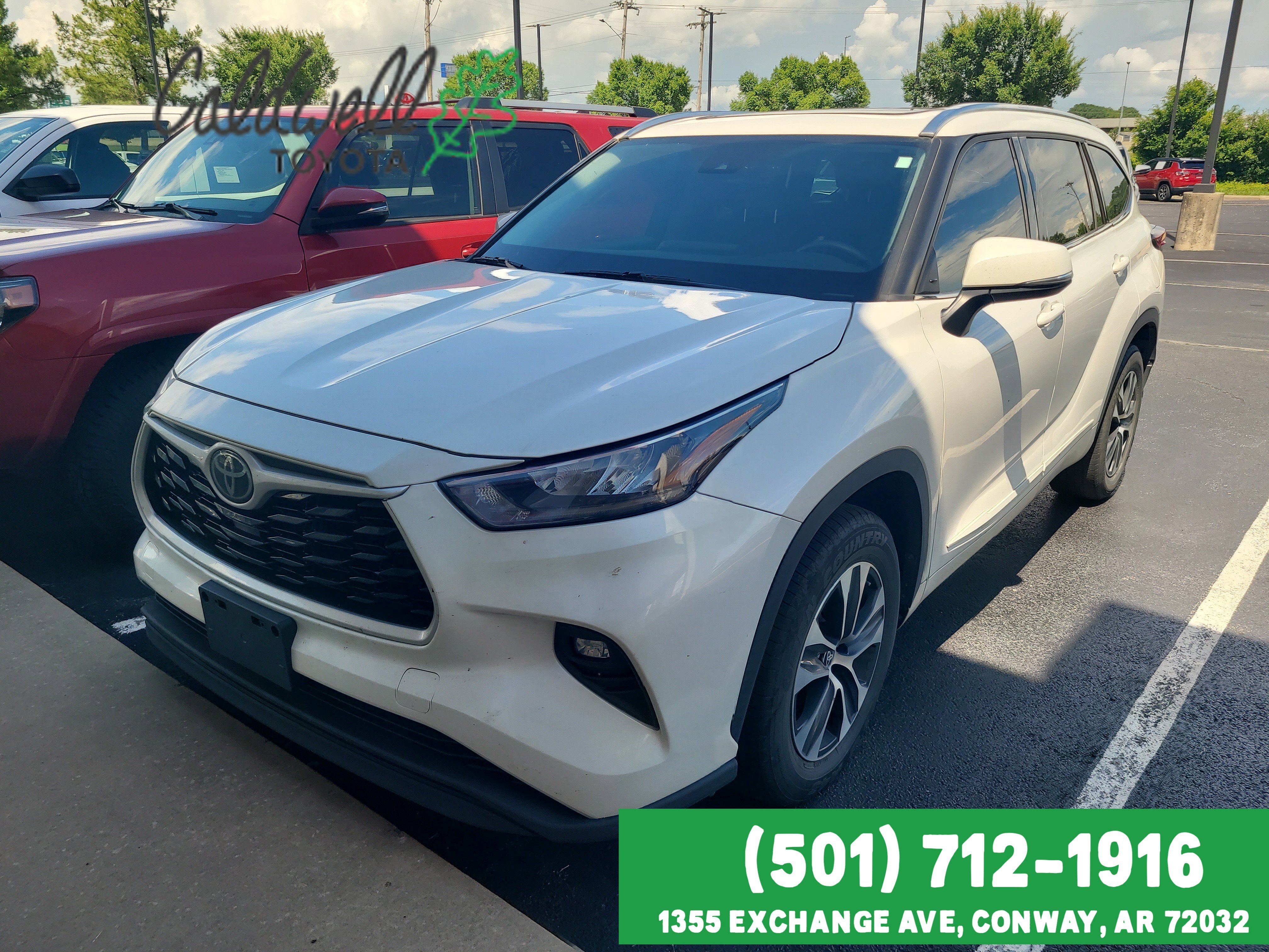 White (Blizzard Pearl) 2020 Toyota Highlander XLE FWD SUV / Crossover Front-Wheel Drive