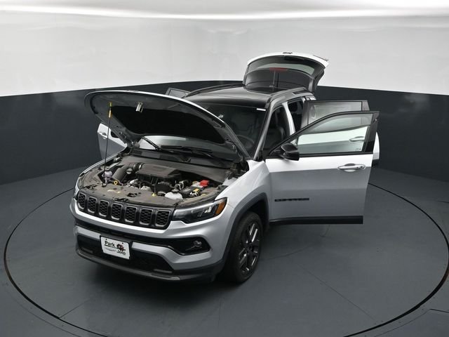 New 2026 Silver Zynith Metallic Clear-Coat Exterior Paint Jeep Limited image 26