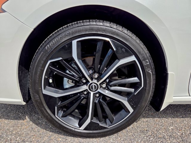 Used 2024 White Nissan 2.5 SR image 21